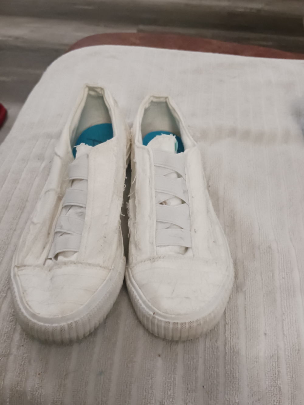 Blowfish White Womens Slip-On Canvas Sneakers